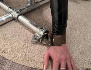 BDSM Fetish Device Bondage Bodenpranger Metall Restraint Bild 5