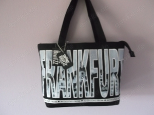 BR-4 Messenger   Frankfurt   Schultertasche   With Love From Frankfurt   Britzz Tasche Kultbag