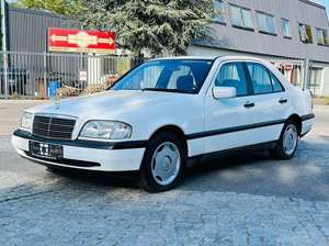 Mercedes-Benz C 180 Classic OLDTIMER Bild 2