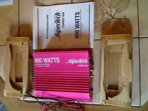 Ein Verstärker 400 Watt und ein Equalizer 60 Watt.