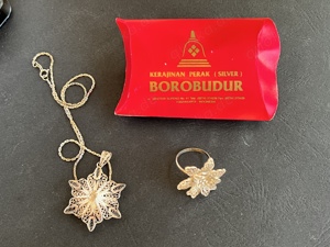 Silber Anhänger mit Kette und Ring, Handwerkskunst von Java