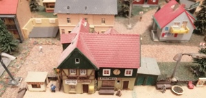 TT Eisenbahn Anlage 125x80 s.g.erh., 2 Abstellgleise, 2 Kreise, Trafo, 2 Züge Bild 3