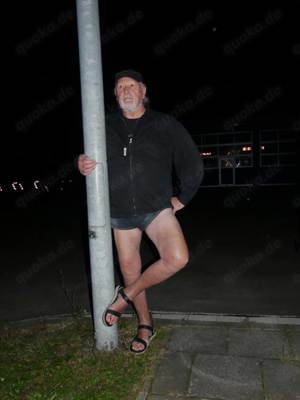 Fotos in Shorts  Bild 3