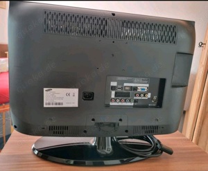 Samsung Fernseher 22 Zoll mit TV-Board Bild 4