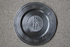 Deko Sport-Wandteller Bleiteller Fußballer silber rund 23 cm