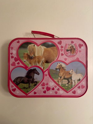Pinke Metallbox mit 4 Pferde Puzzles