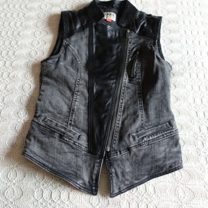 Damen - Weste, Jeans-Weste, schwarz anthrazit, Gr. 34 bzw. ca. Gr. XS, Only, mit Leder