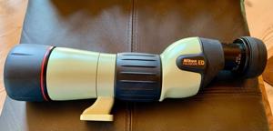 neuwertiges Nikon Fieldscope III ED60 mit Okular und Tasche