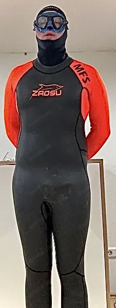 Neoprenanzug Fetischist sucht spaß mit seinen Triathlon Neoprenanzug
