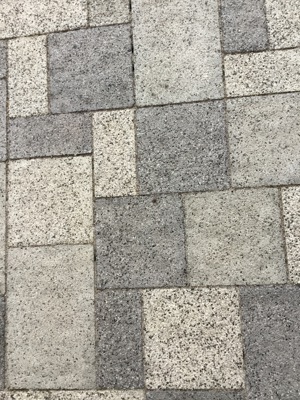 Lithonplus-Pflasterstein im Formatmix abzugeben 
