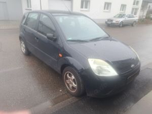 Ford Fiesta 60 PS Bj 2005 Bild 3