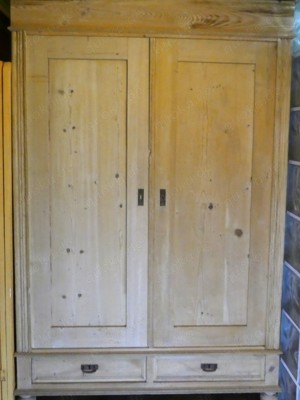 Weichholzschrank