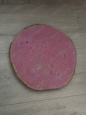 Holzscheibe mit hellrosanem Dekosand gebraucht