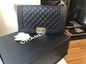 Chanel Boy Tasche Medium Dunkelblau Lammleder