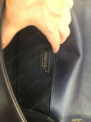 Chanel Boy Tasche Medium Dunkelblau Lammleder Bild 7