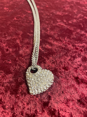 Silberne Modeschmuck Kette, Herzanhänger mit Strasssteinen