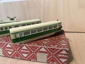 Märklin Triebwagen ST 800 Grünbeige!Dachrippen des Motorwagens 7 mm breit!H000