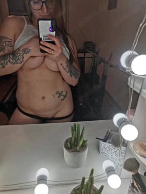 Junge mama Bietet erotische bilder und videos 