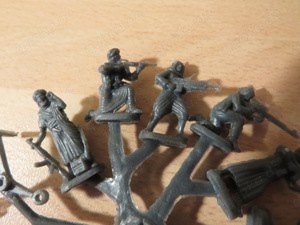 100 Stück Figuren Soldaten ca. 2cm Rohlinge Bild 6