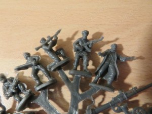 100 Stück Figuren Soldaten ca. 2cm Rohlinge Bild 5