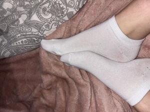 Füße und getragene Socken Bild 3