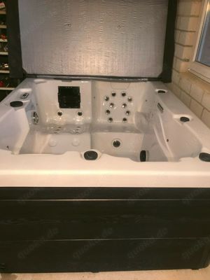 Outdoor Whirlpool White Marble 