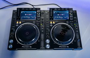 2x Pioneer CDJ-2000 NXS2 Nexus 2 Multi Player DJ CD USB SD
