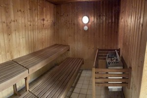 Suche dich oder euch (weiblich ab 21) für Freizeit, Therme, FKK, Sauna ...