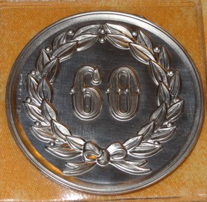 Z Einlage für Gravurschild aus Zinn f Ehrentafel 60igstes Ehrentag rund noch unbenutzt Plakette