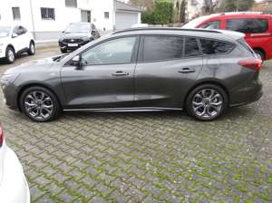 Ford Focus Turnier ST-Line 1.Hand "Top gepflegt" Bild 2