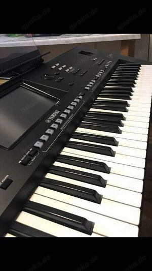 Yamaha Genos inkl. Original Boxen