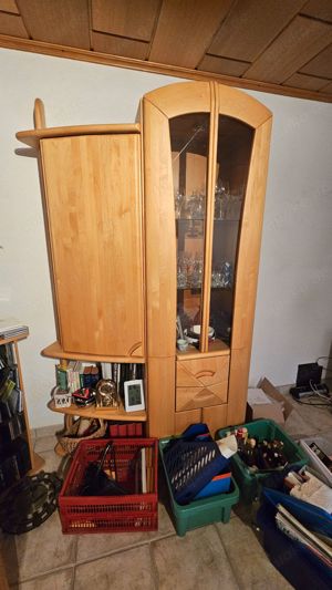 Wohnzimmerschrank mit Glaseinsätzen und Seitenregal, Buche