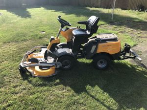 STIGA Park Pro 740 IOX Frontmäher mit Mähdeck Pro 125 EL Heckrechen Aushebung. 