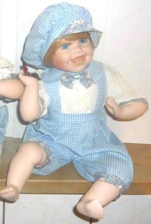 2 Sammlerpuppen Puppe sitzend 26 cm auch zur Deko Bild 4