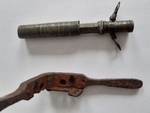 Pulverhorn, Pulverflasche und Zubehör, Sammlerstücke Bild 7
