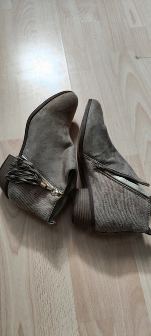 Neue ungetragene Stiefeletten Bild 4