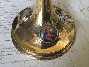 Große antike französische massive silberver vergoldeter Kelch Limoges Porzellanmedaillons