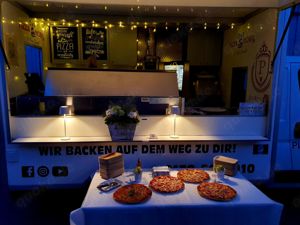 Foodtruck Pizza Catering mit Live Cooking für Firmen Events und private Feste 