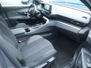 Peugeot 5008 Active Pack PureTech 130 EAT8 7-SITZER Bild 2