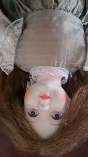 Antikes Puppenbett Metall mit Porzellan Keramik Puppe Bild 4