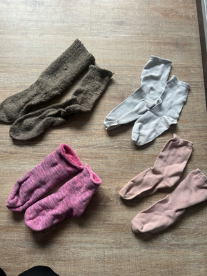 viele verschiedene getragene Socken Strümpfe gut duftend  Bild 5