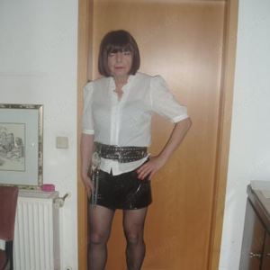 Reife dominante Trans Lady bietet SM Fetisch Sessions Bild 8