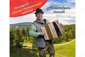 Akkordeonspieler, Alleinunterhalter, Musiker, Akkordeonmusik im Harz