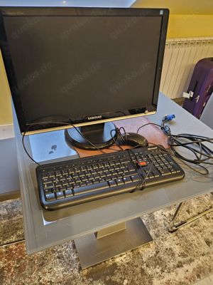 Monitor Samsung , 55 Cm Bildschirm Diaginale + Tastatur+Maus, gebraucht.