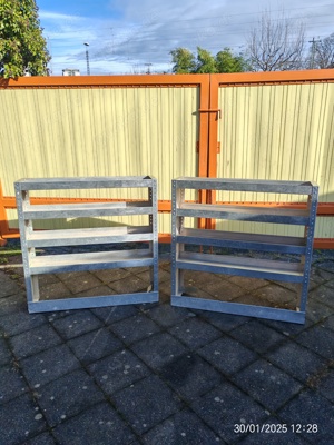 2 Fahrzeug Regale aus Aluminium