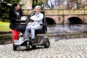 Neue und gebrauchte Hilfsmittel Pflegebett Elektromobil Rollstuhl