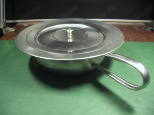 Bettpfanne, Bettschüssel, Stechbecken (Steckbecken) aus Edelstahl mit Deckel