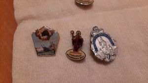 kleine Pin   Anstecknadelsammlung nur komplett abzugeben Bild 2
