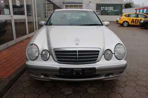 Mercedes-Benz E 200 KOMPRESSOR CLASSIC*2.HAND*KLIMA*HU NEU* Bild 3