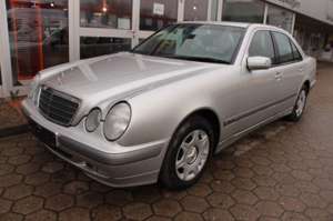 Mercedes-Benz E 200 KOMPRESSOR CLASSIC*2.HAND*KLIMA*HU NEU* Bild 2